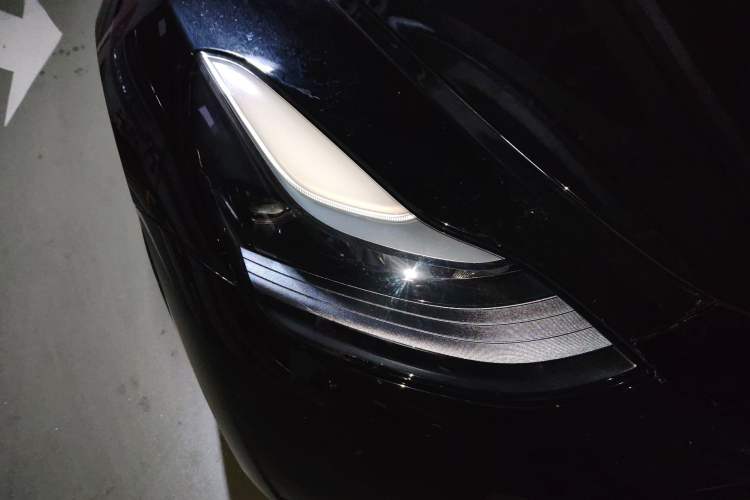 Used Tesla Model Y 2021 Standard Range Rear-Wheel Drive Version Right Front Headlight