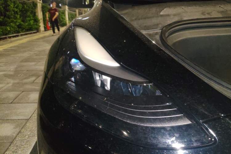 Used Tesla Model Y 2021 Standard Range Rear-Wheel Drive Version Right Front Headlight
