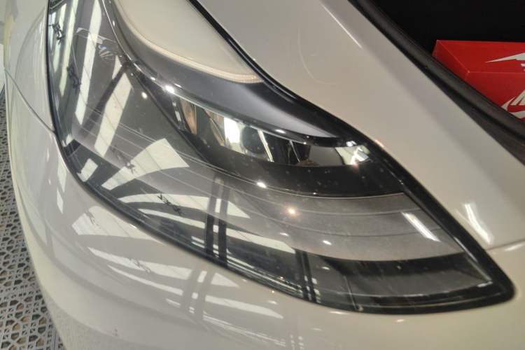Used Tesla Model Y 2021 Standard Range Rear-Wheel Drive Version Right Front Headlight