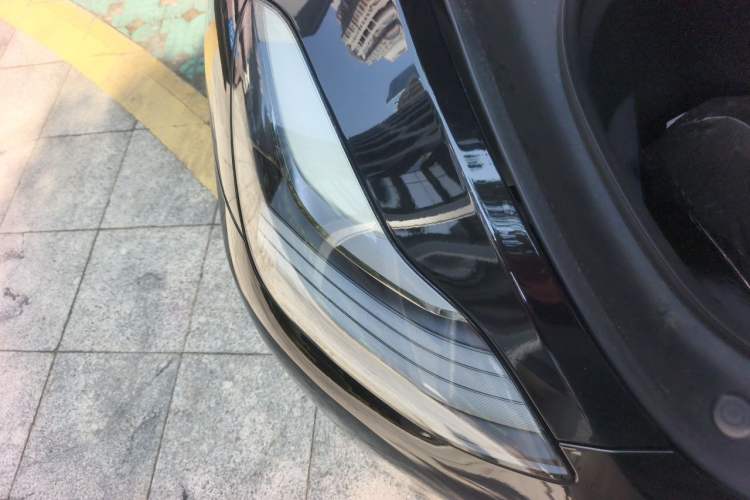 Used Tesla Model Y 2021 Standard Range Rear-Wheel Drive Version Right Front Headlight