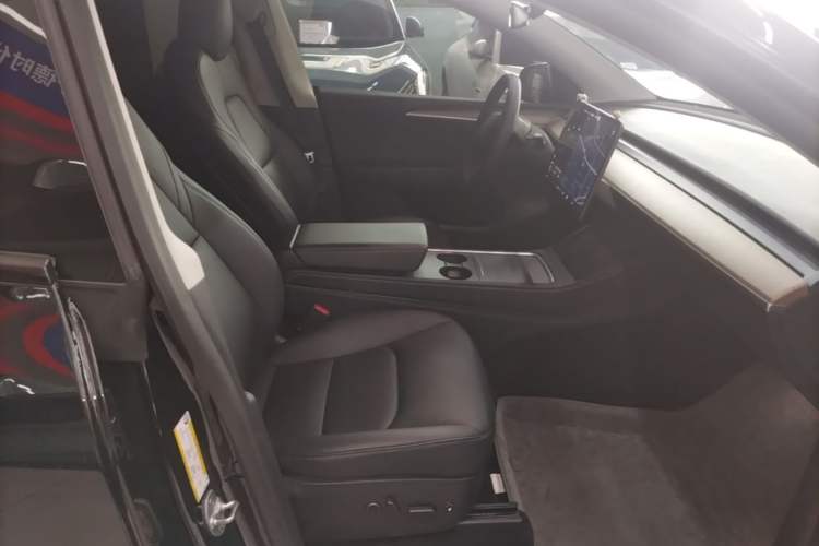 Used Tesla Model Y 2021 Long-Range All-Wheel-Drive Version Right Front Seat