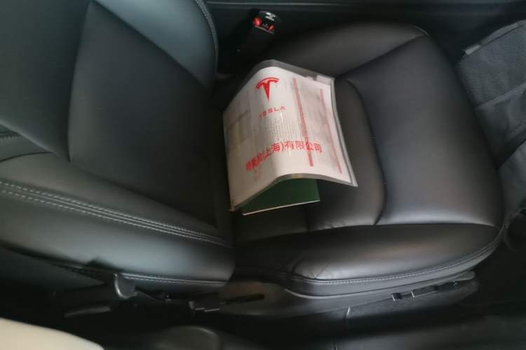 Used Tesla Model Y 2021 Standard Range Rear-Wheel Drive Version Right Front Seat