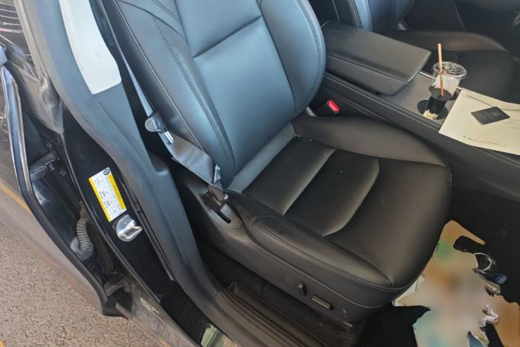 Used Tesla Model Y 2021 Standard Range Rear-Wheel Drive Version Right Front Seat