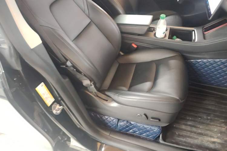 Used Tesla Model Y 2021 Long-Range All-Wheel-Drive Version Right Front Seat