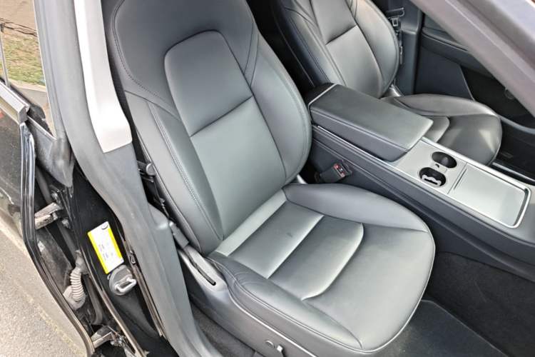 Used Tesla Model Y 2021 Long-Range All-Wheel-Drive Version Right Front Seat