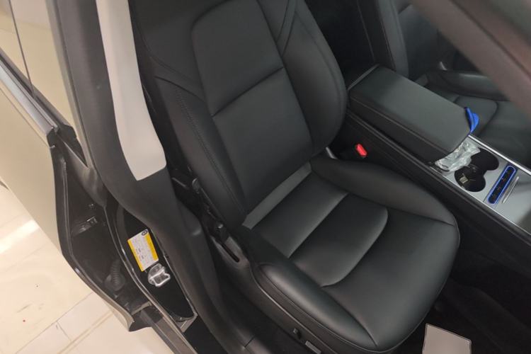 Used Tesla Model Y 2021 Standard Range Rear-Wheel Drive Version Right Front Seat