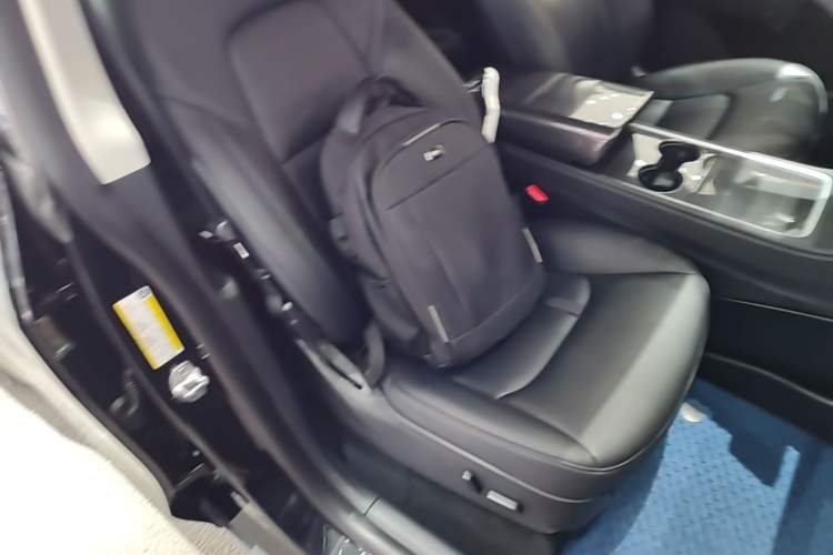 Used Tesla Model Y 2021 Standard Range Rear-Wheel Drive Version Right Front Seat