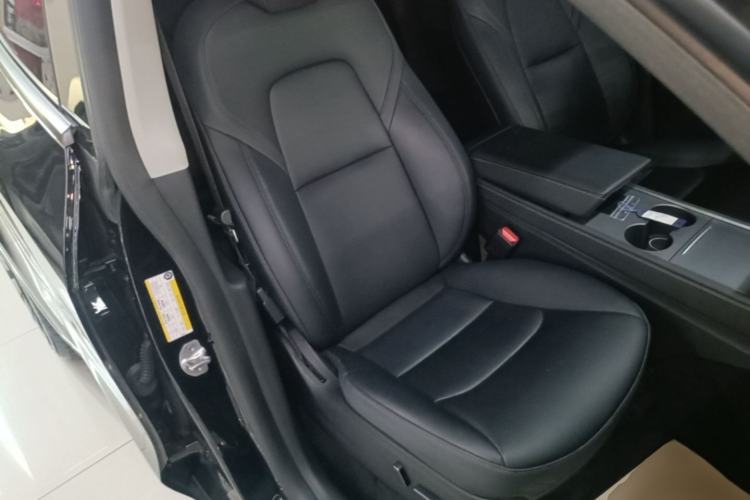 Used Tesla Model Y 2021 Standard Range Rear-Wheel Drive Version Right Front Seat