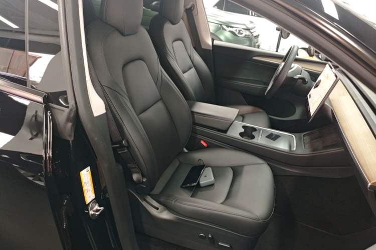 Used Tesla Model Y 2021 Long-Range All-Wheel-Drive Version 3D7 Right Front Seat