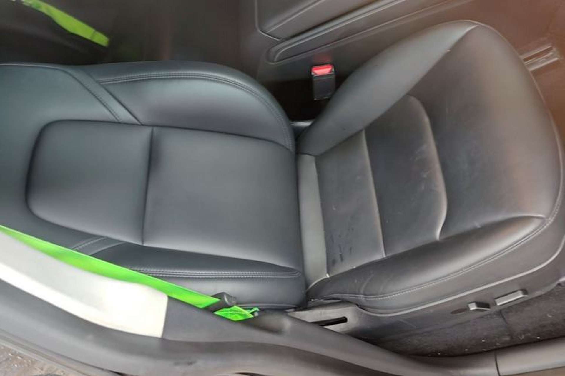 Used Tesla Model Y 2021 Standard Range Rear-Wheel Drive Version Right Front Seat