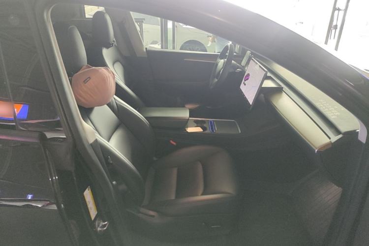 Used Tesla Model Y 2021 Standard Range Rear-Wheel Drive Version Right Front Seat