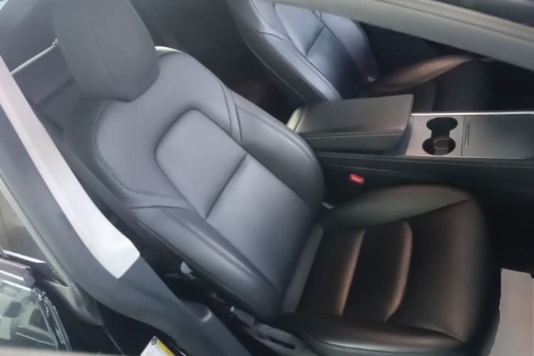 Used Tesla Model Y 2021 Standard Range Rear-Wheel Drive Version Right Front Seat