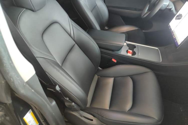 Used Tesla Model Y 2021 Standard Range Rear-Wheel Drive Version Right Front Seat