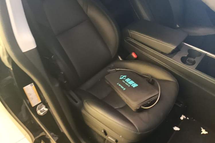 Used Tesla Model Y 2021 Standard Range Rear-Wheel Drive Version Right Front Seat