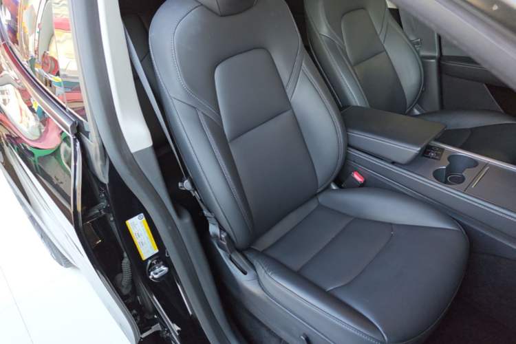 Used Tesla Model Y 2021 Standard Range Rear-Wheel Drive Version Right Front Seat