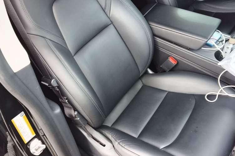 Used Tesla Model Y 2021 Standard Range Rear-Wheel Drive Version Right Front Seat