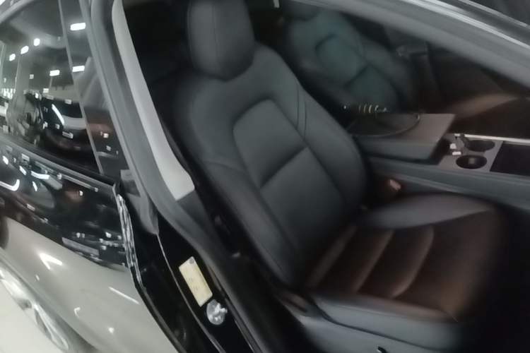 Used Tesla Model Y 2021 Standard Range Rear-Wheel Drive Version Right Front Seat