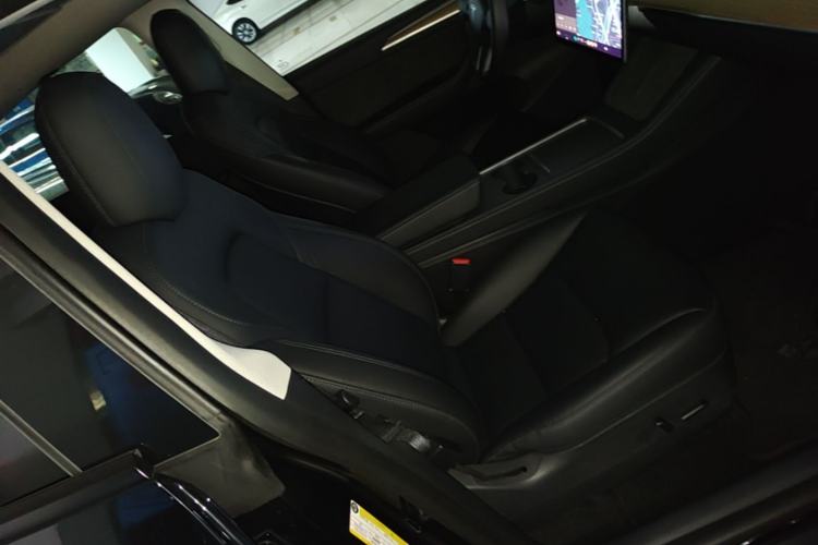 Used Tesla Model Y 2021 Standard Range Rear-Wheel Drive Version Right Front Seat