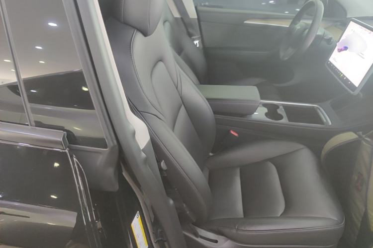 Used Tesla Model Y 2021 Standard Range Rear-Wheel Drive Version Right Front Seat