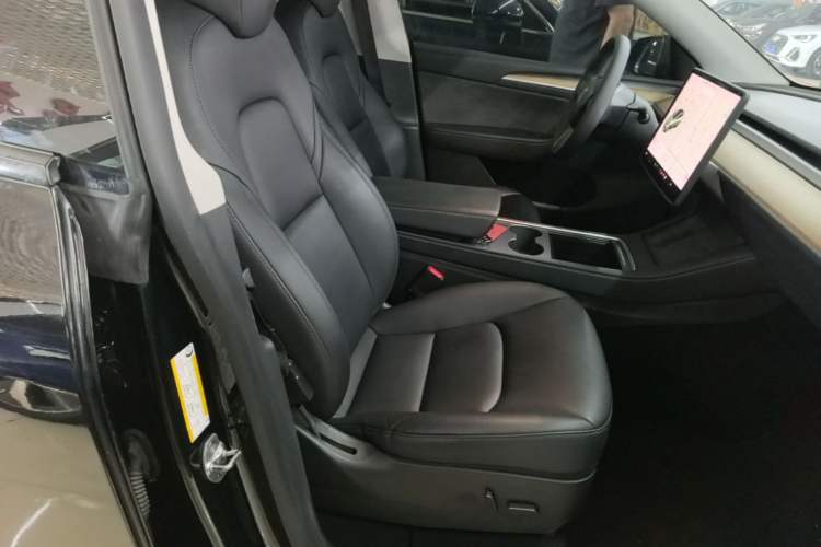 Used Tesla Model Y 2021 Long-Range All-Wheel-Drive Version 3D7 Right Front Seat