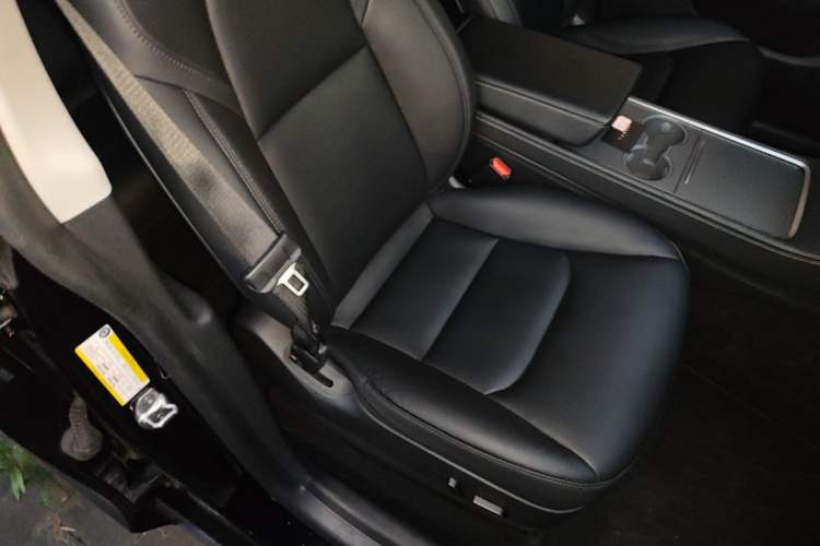 Used Tesla Model Y 2021 Standard Range Rear-Wheel Drive Version Right Front Seat