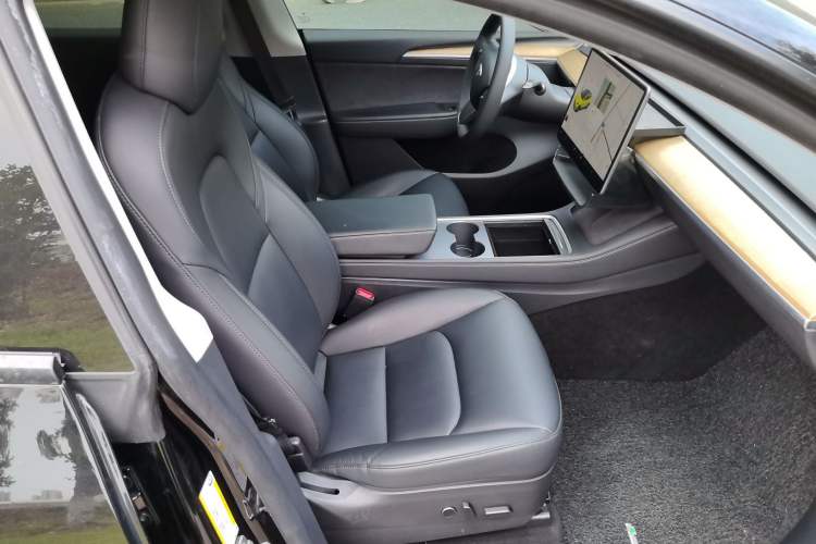 Used Tesla Model Y 2021 Long-Range All-Wheel-Drive Version Right Front Seat
