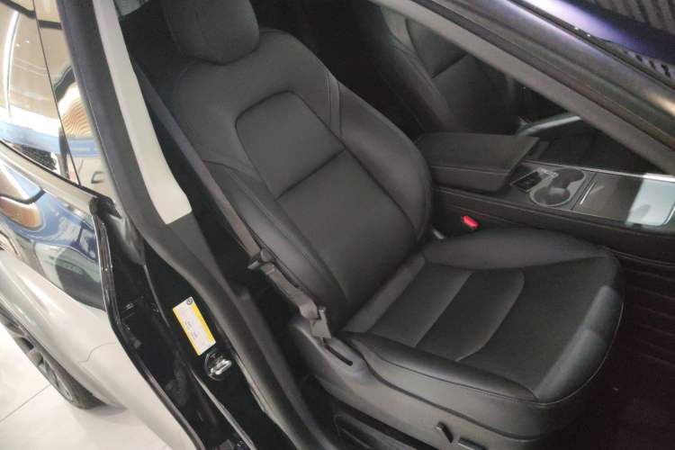 Used Tesla Model Y 2021 Standard Range Rear-Wheel Drive Version Right Front Seat
