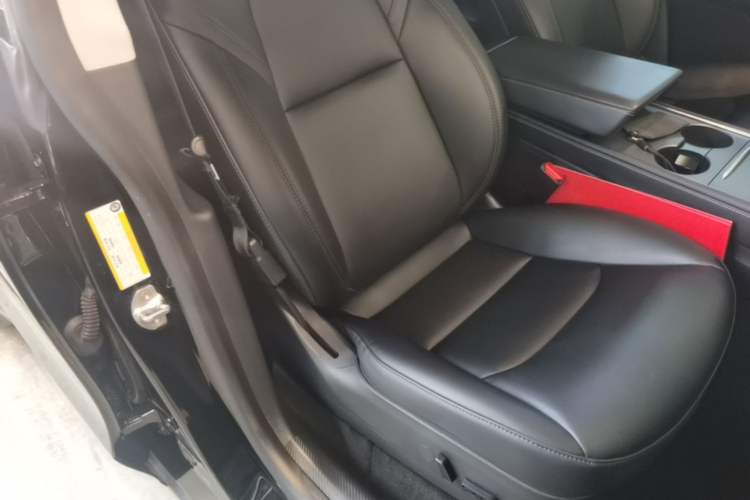 Used Tesla Model Y 2021 Standard Range Rear-Wheel Drive Version Right Front Seat
