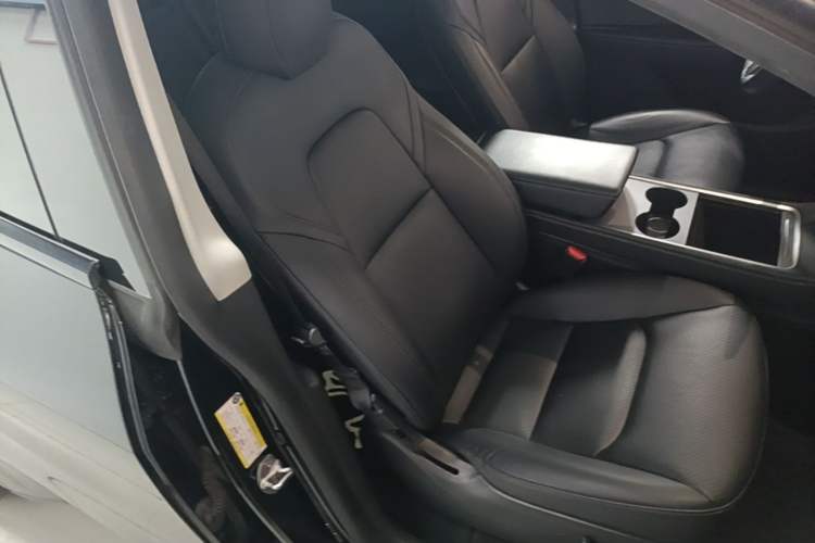 Used Tesla Model Y 2021 Standard Range Rear-Wheel Drive Version Right Front Seat