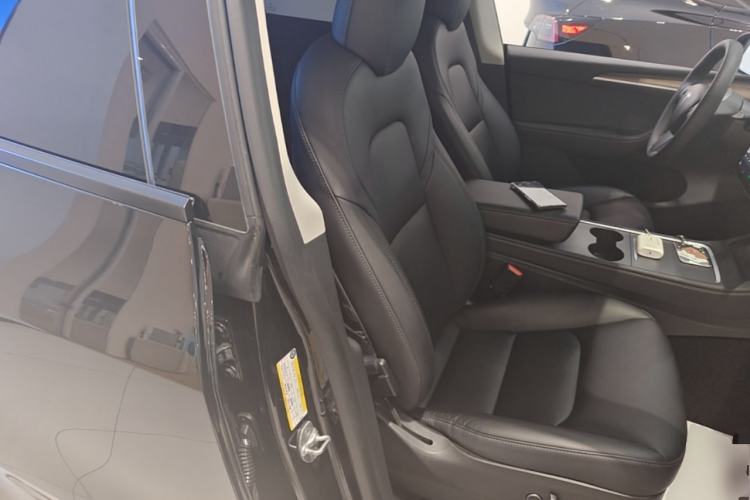 Used Tesla Model Y 2021 Standard Range Rear-Wheel Drive Version Right Front Seat