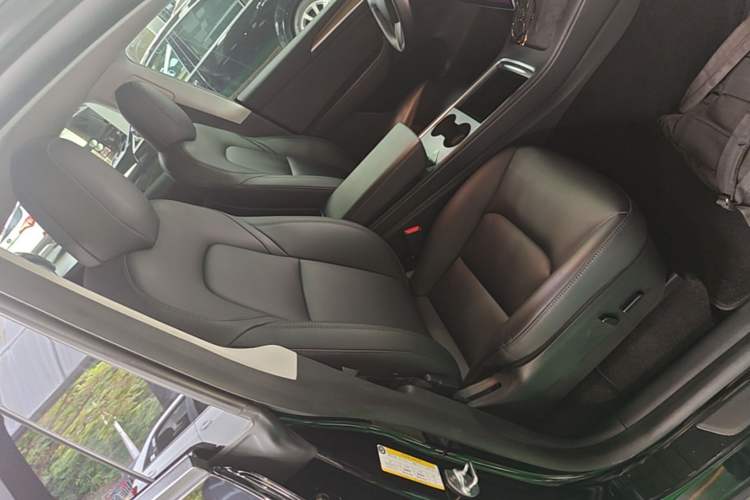 Used Tesla Model Y 2021 Standard Range Rear-Wheel Drive Version Right Front Seat