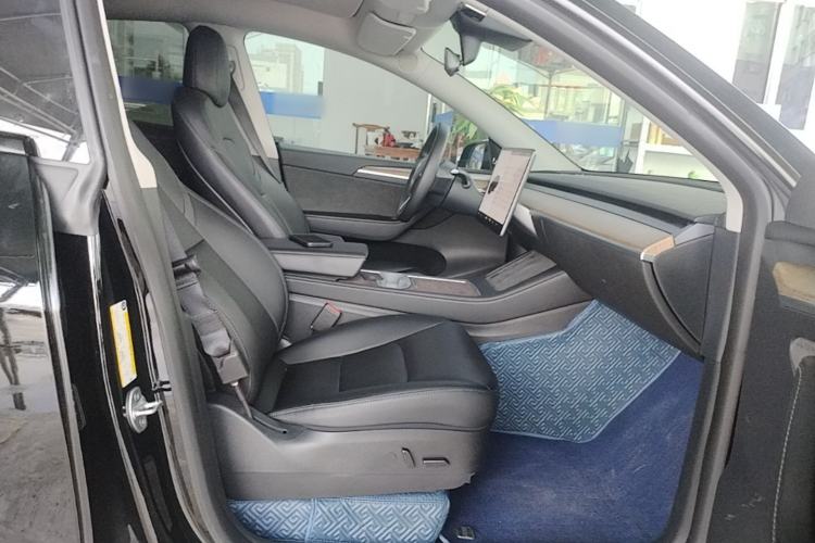 Used Tesla Model Y 2021 Standard Range Rear-Wheel Drive Version Right Front Seat