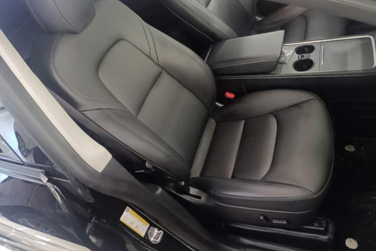 Used Tesla Model Y 2021 Standard Range Rear-Wheel Drive Version Right Front Seat