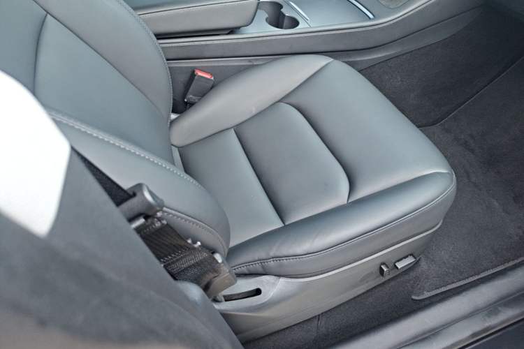 Used Tesla Model Y 2021 Long-Range All-Wheel-Drive Version 3D7 Right Front Seat