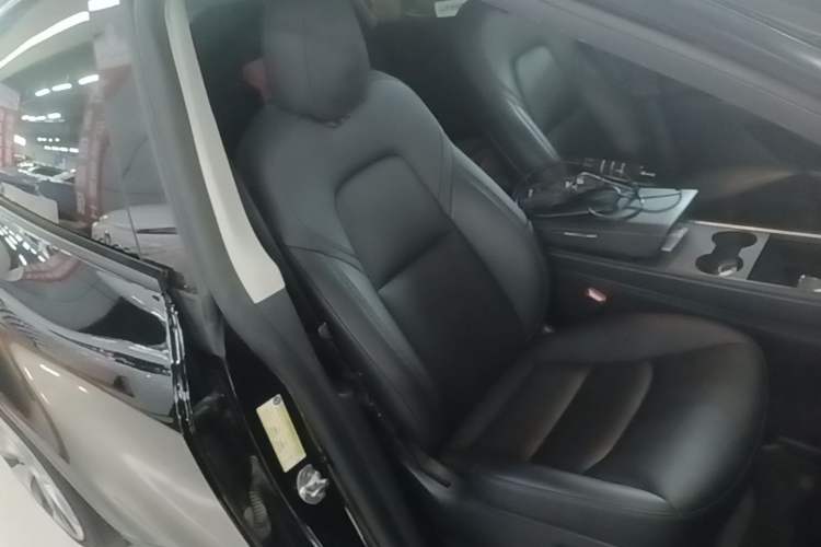 Used Tesla Model Y 2021 Standard Range Rear-Wheel Drive Version Right Front Seat