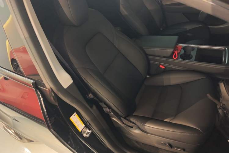Used Tesla Model Y 2021 Long-Range All-Wheel-Drive Version Right Front Seat