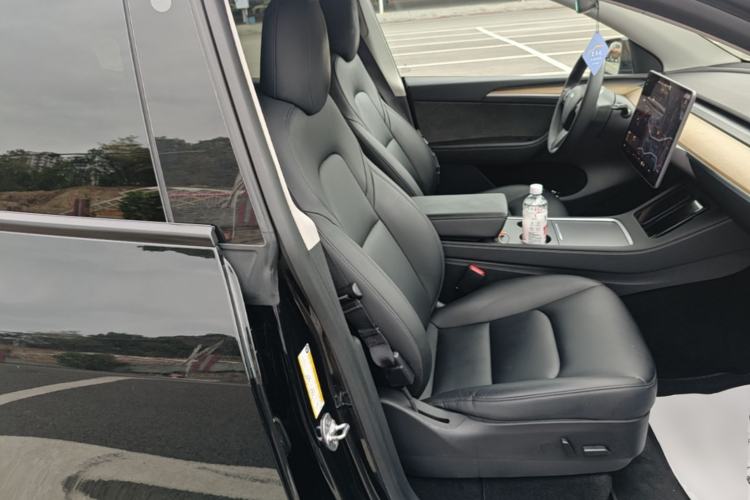 Used Tesla Model Y 2021 Standard Range Rear-Wheel Drive Version Right Front Seat