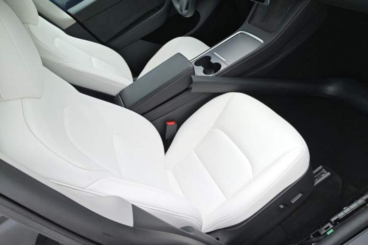 Used Tesla Model Y 2021 Standard Range Rear-Wheel Drive Version Right Front Seat