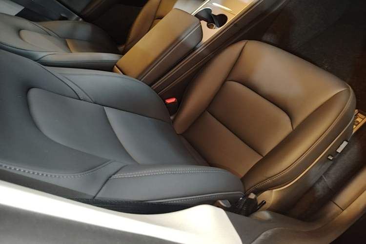 Used Tesla Model Y 2021 Standard Range Rear-Wheel Drive Version Right Front Seat