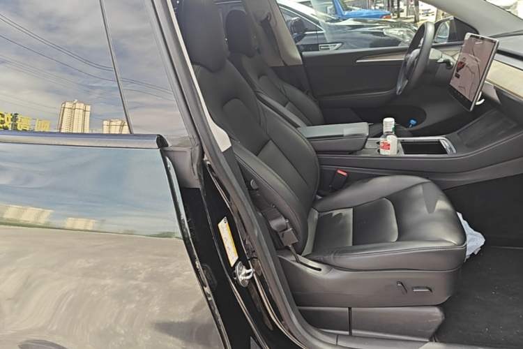 Used Tesla Model Y 2021 Standard Range Rear-Wheel Drive Version Right Front Seat