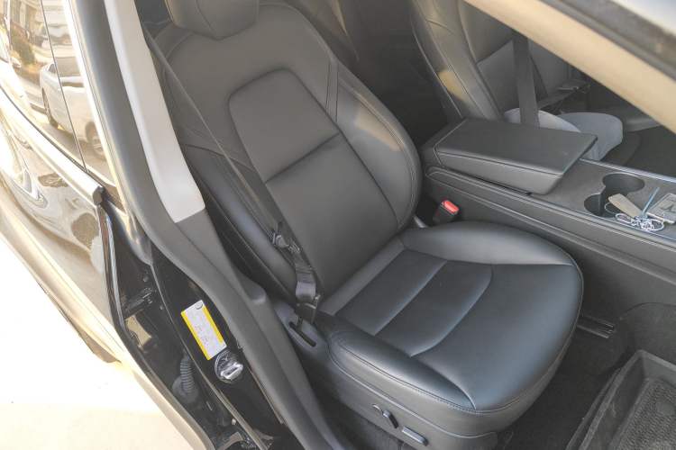 Used Tesla Model Y 2021 Long-Range All-Wheel-Drive Version Right Front Seat