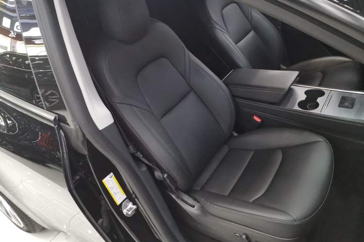 Used Tesla Model Y 2021 Long-Range All-Wheel-Drive Version Right Front Seat