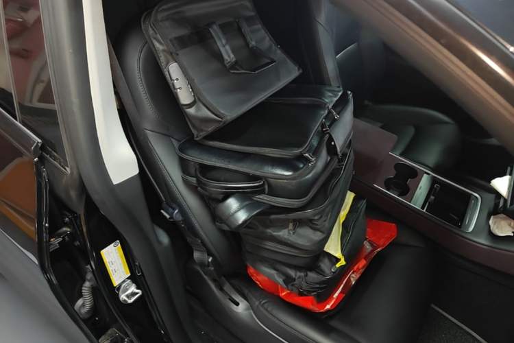 Used Tesla Model Y 2021 Standard Range Rear-Wheel Drive Version Right Front Seat