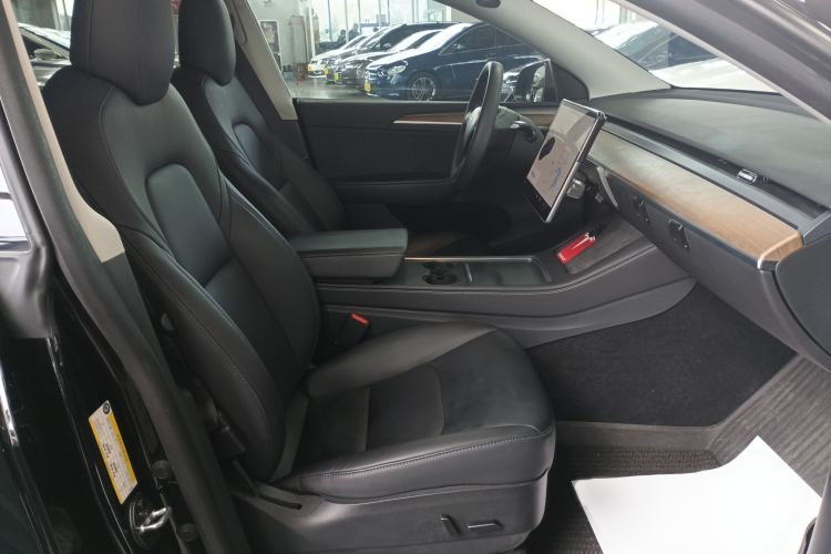 Used Tesla Model Y 2021 Standard Range Rear-Wheel Drive Version Right Front Seat