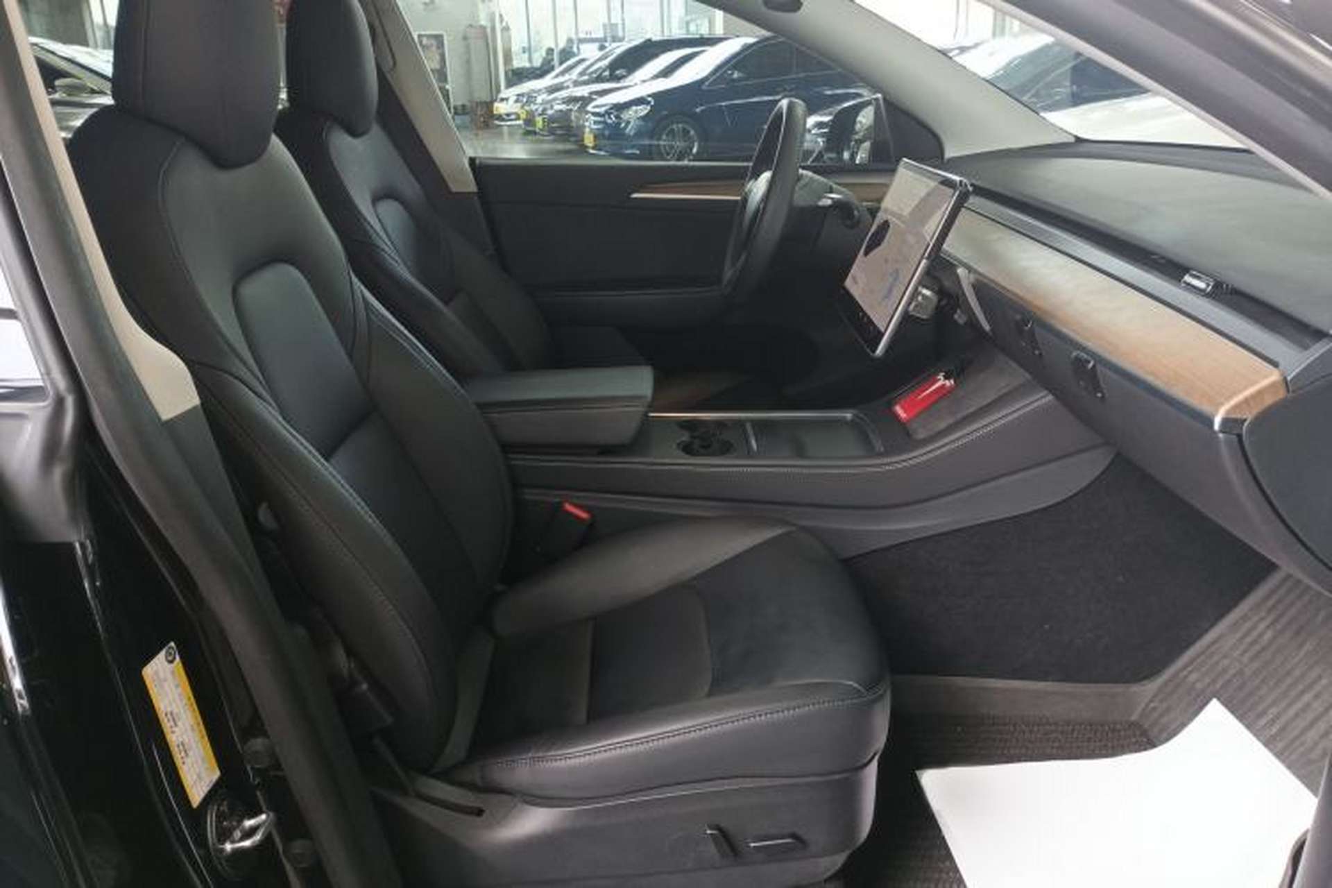 Used Tesla Model Y 2021 Standard Range Rear-Wheel Drive Version Right Front Seat