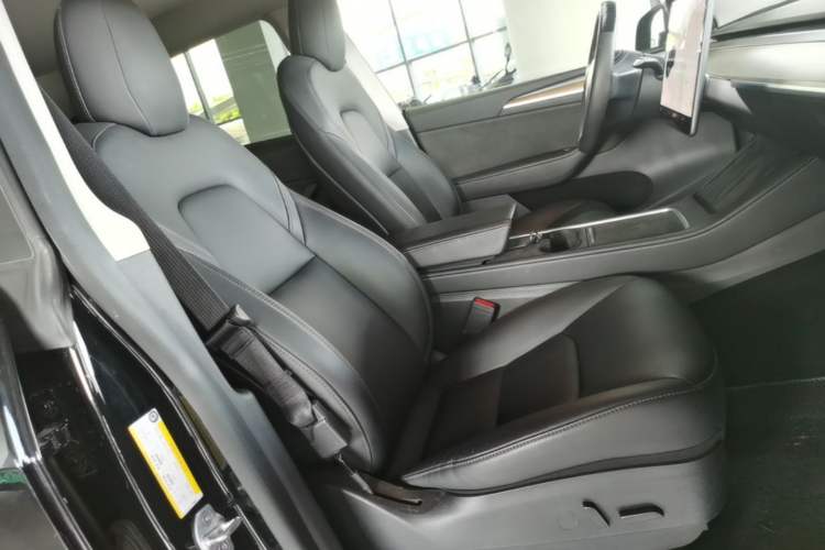 Used Tesla Model Y 2021 Standard Range Rear-Wheel Drive Version Right Front Seat