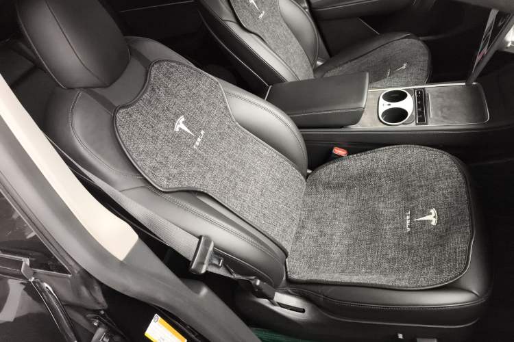 Used Tesla Model Y 2021 Standard Range Rear-Wheel Drive Version Right Front Seat