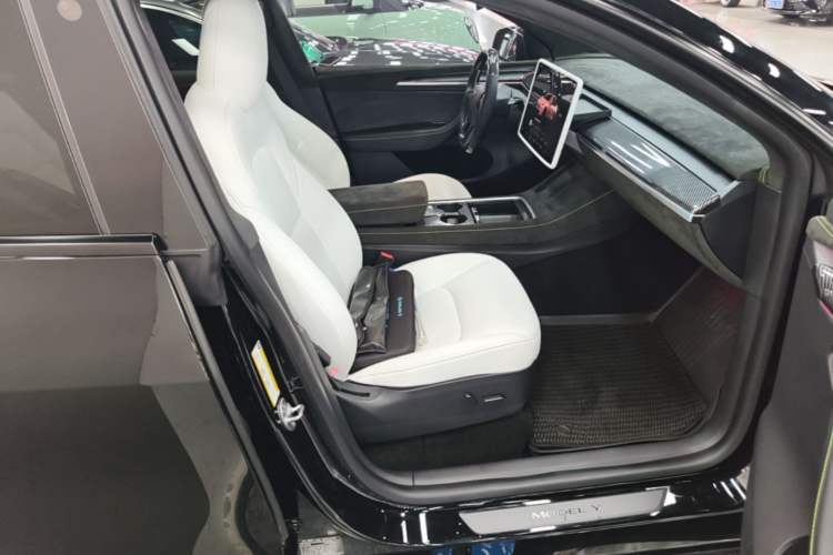 Used Tesla Model Y 2021 Performance High-Performance All-Wheel-Drive Version Right Front Seat