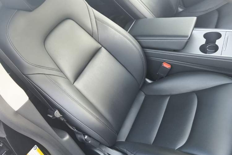 Used Tesla Model Y 2021 Standard Range Rear-Wheel Drive Version Right Front Seat