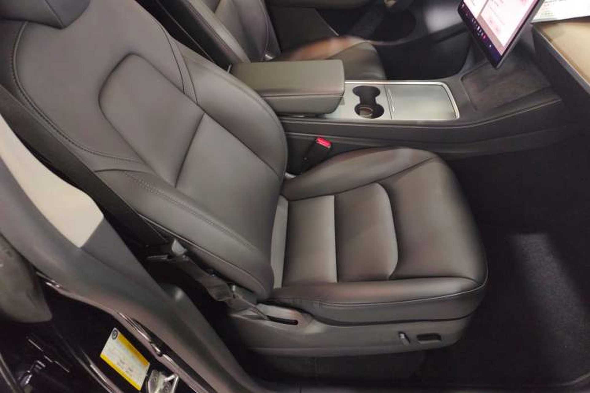 Used Tesla Model Y 2021 Standard Range Rear-Wheel Drive Version Right Front Seat
